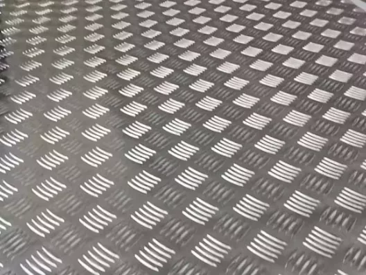 Aluminiozko koadrodun plaka